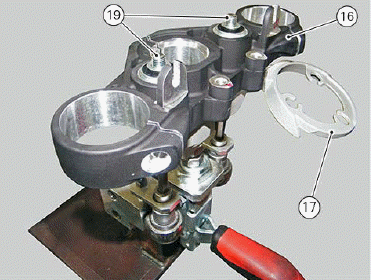 Handlebar assembly: throttle control