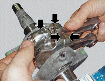 Crankcase: connecting rod assembly